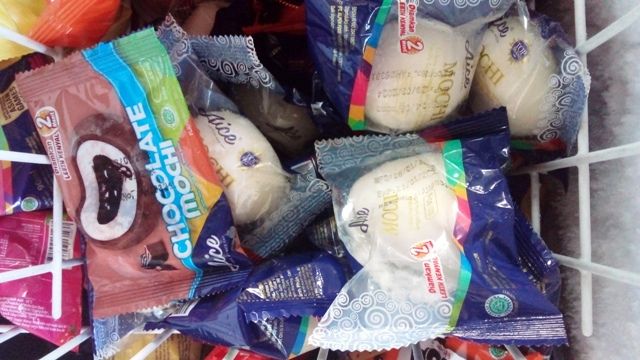 Aice Mochi Cokelat dan Vanila ini kenyalnya buat kita semakin berselera saat berbuka (Dokumentasi pribadi)