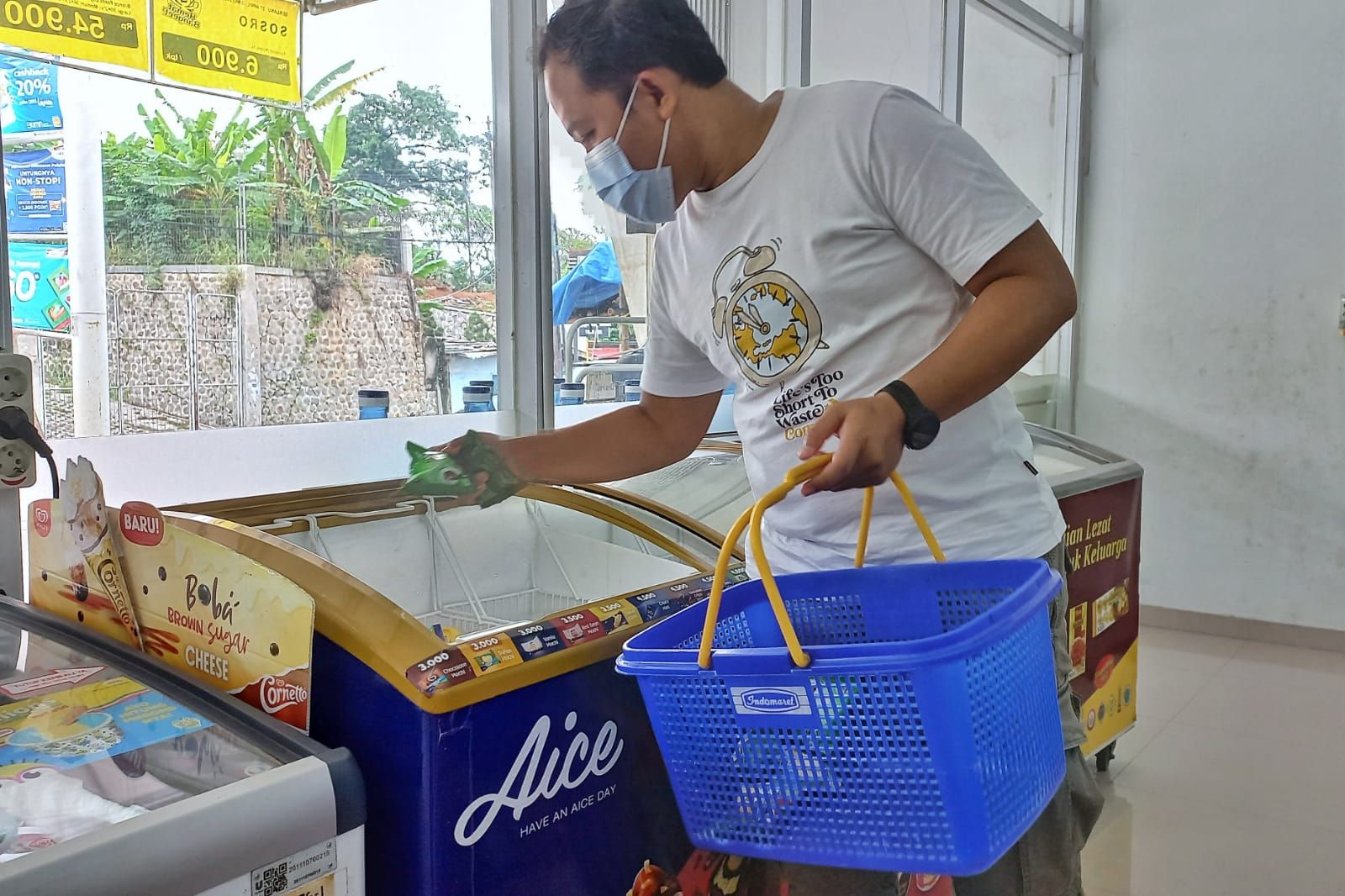 Berburu Aice Mochi di Minimarket terdekat (sumber : dokpri)