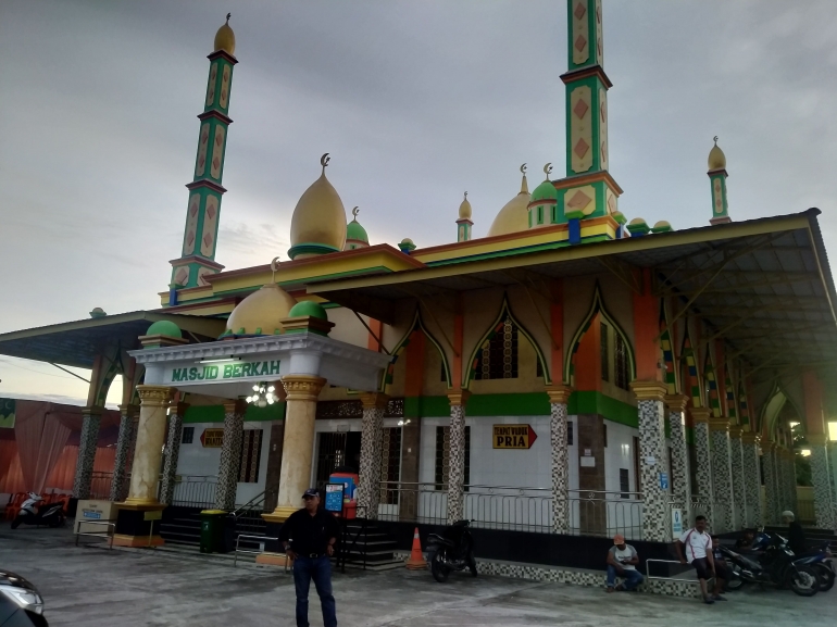 Masjid Berkah sesaat sebelum buka puasa. (foto dok damanhuri)