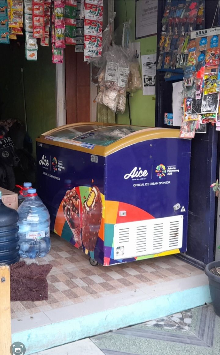 Warung yang menjajakan es krim Aice(dokpri)