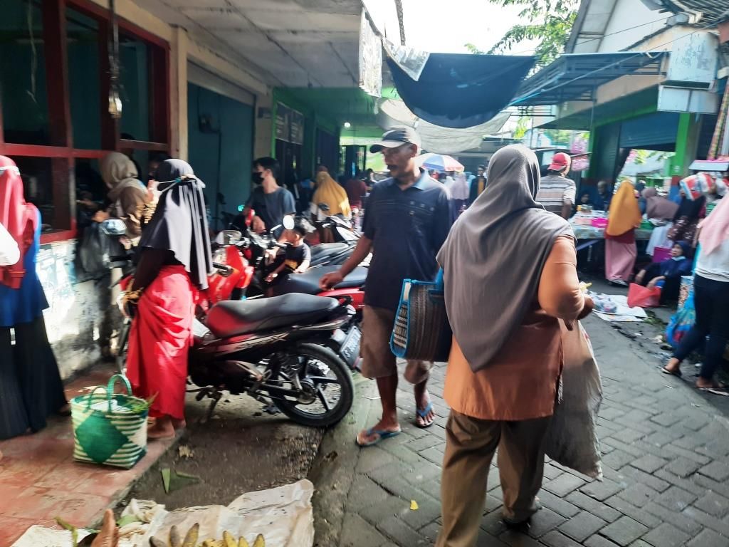 Kawasan penjual daging di Pasar Sugio. Dokumentasi pribadi