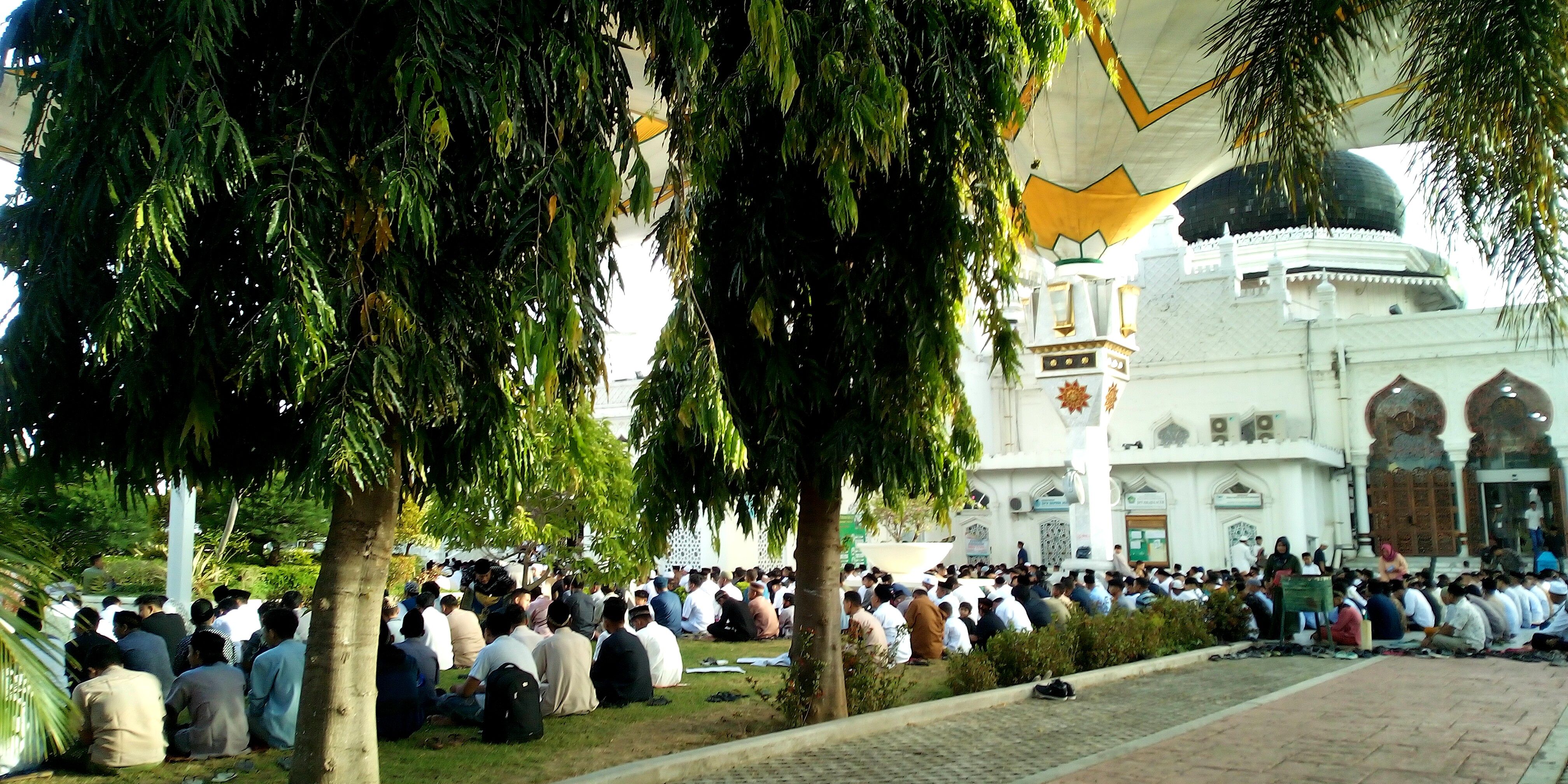 Sebagian Besar Jamaah Shalat Idul Fitri 1443 Hijriyah Berada Di Halaman Masjid Raya Baiturrahman Banda Aceh (Doc Istimewa-Rachmad Yuliadi Nasir)