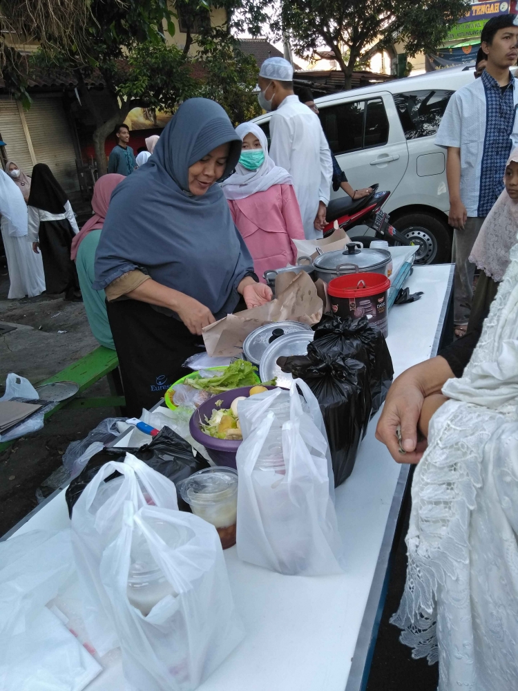 Membeli gado-gado,  dokumentasi pribadi 