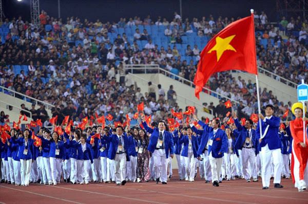 Para atlet Vietnam melakukan kampanye di stadion My Dinh | (aset: vietnamnet.vn)