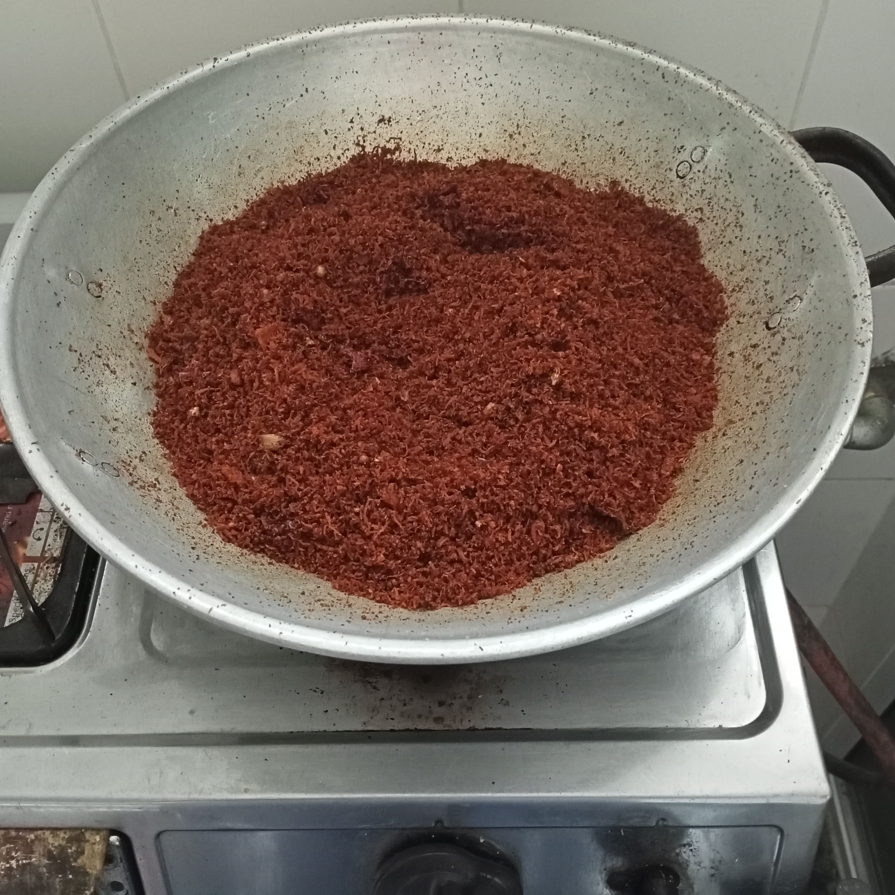 Kelapa parut dan bumbu sudah disangrai (dokumen pribadi)