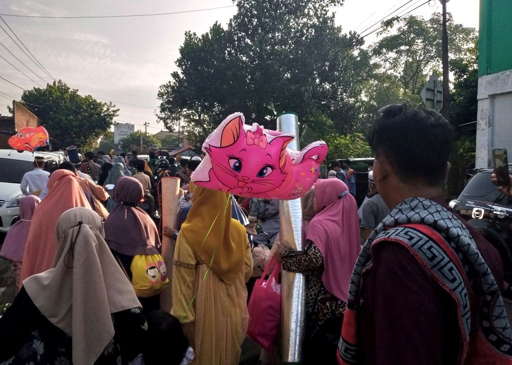 Pulang membawa oleh-oleh balon (dok.pribadi).