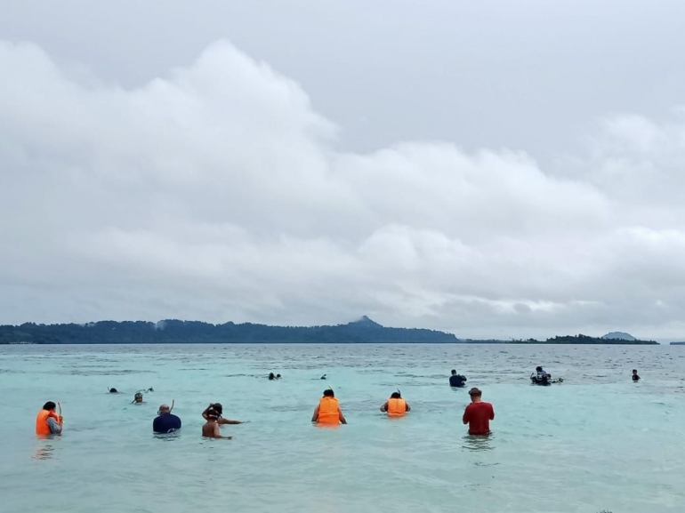 Snorkeling di pulau Asok, kepulauan Banyak, Aceh Singkil (Dok. Pribadi)