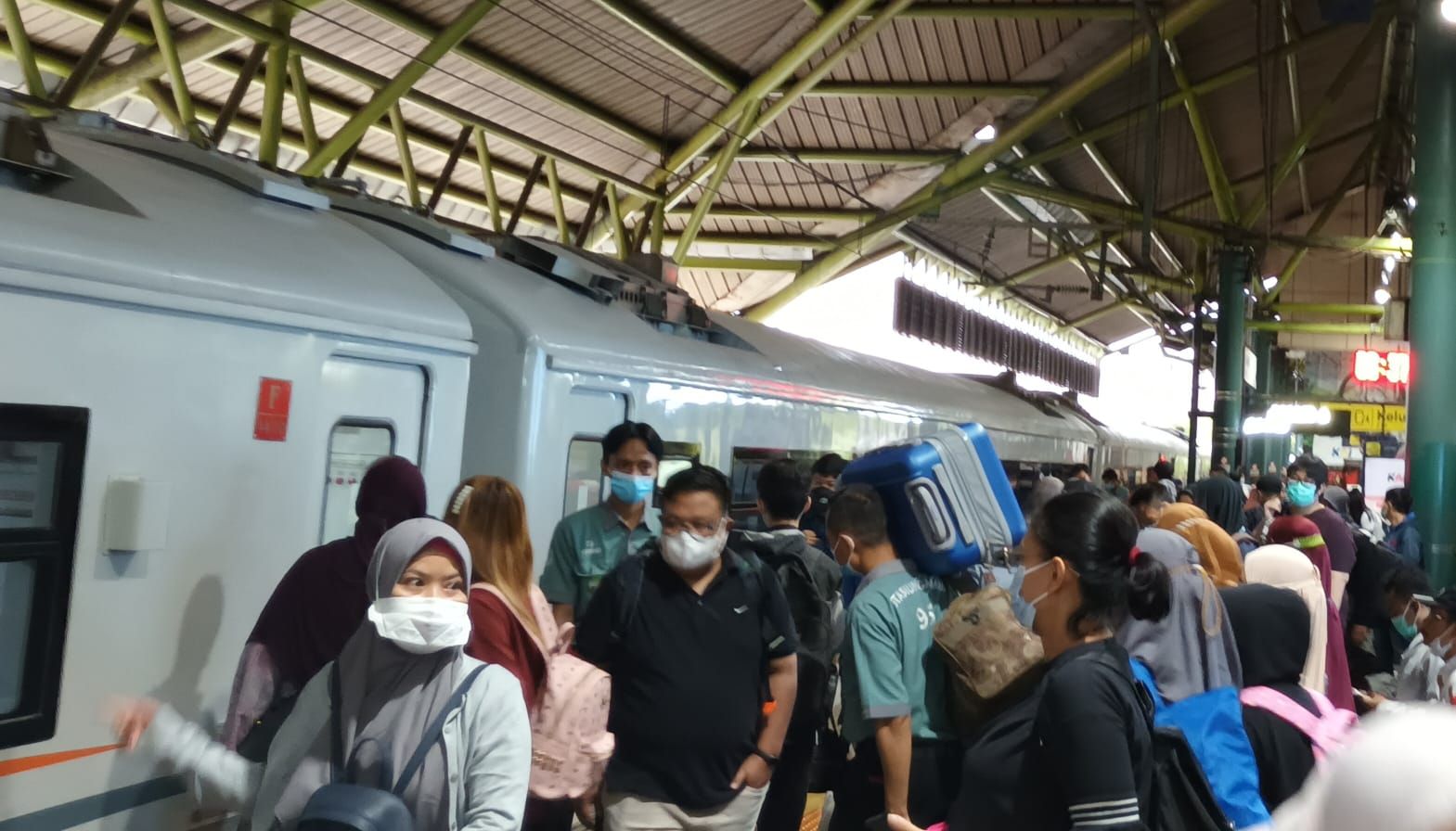 Kondisi statiun Gambir menuju keberangkatan (via foto pribadi)