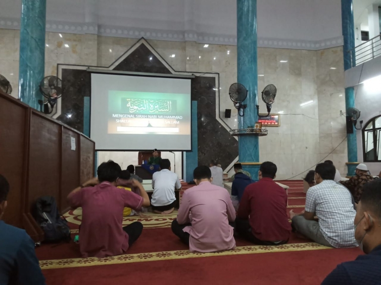 Acara ikhtikaf Universitas Muhammadiyah Purwokerto gelombang ke-3 ketika mendengarkan pemaparan materi kajian (Dok. Universitas Muhammadiyah Purwokerto)