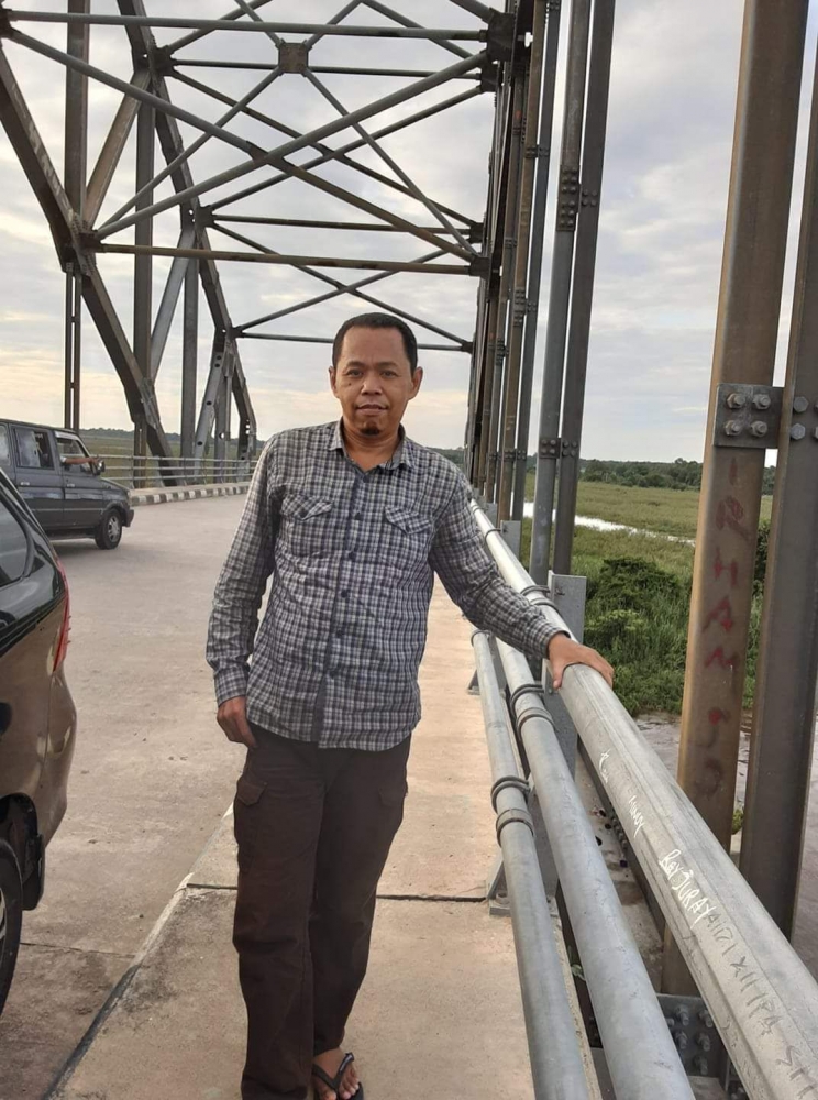 Poto : Jembatan Ing Martadipura di Kec. Kota Bangun yang panjangnya 15,3 Km. Jembatan terpanjang di Indonesia (Dokumen pribadi)