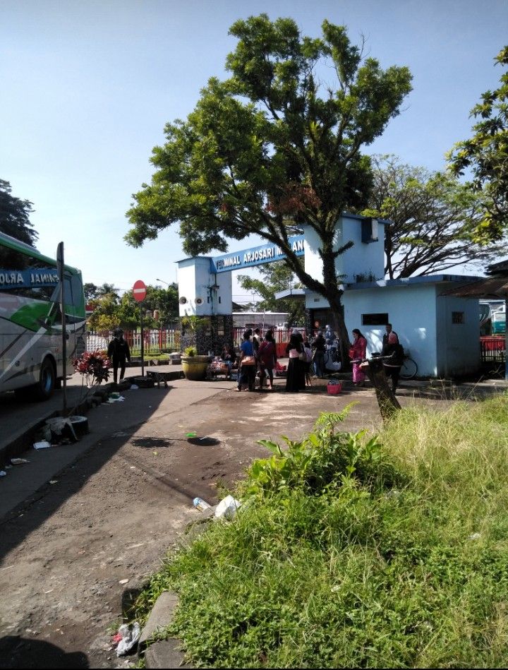 Suasana terminal Arjosari, &nbsp;dokumentasi pribadi&nbsp;