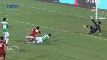 Timnas Indonesia vs Vietnam di SEA Games 2021 di mana Garuda Muda kalah tiga gol tanpa balas. /RCTI+/serangnews.com
