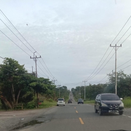 Situasi lalu lintas tadi pagi di daerah Rimbo Data, Kabupaten Lima Puluh Kota.Foto: dokpri.
