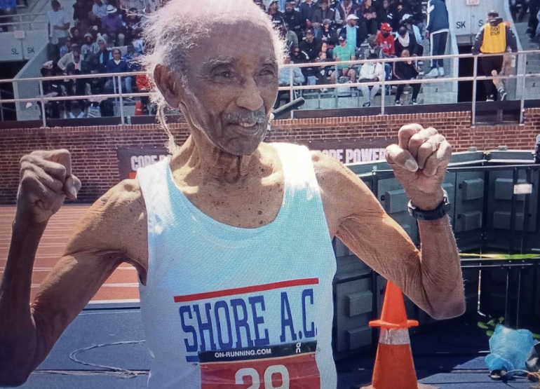 Gambar dan sumber:Usia 100 tahun,ikut lomba lari 100 meter. becauseofthemwecan.com