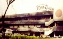 Mall Klender atau Plaza Yogya yang dibakar massa, banyak korban tewas ditemukan di dalam bangunan (Sumber: kompas.com melalui artikel.rumah123.com)