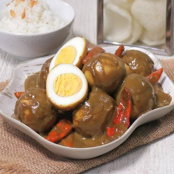 Telor bumbu petis,  sumber gambar: endeus tv