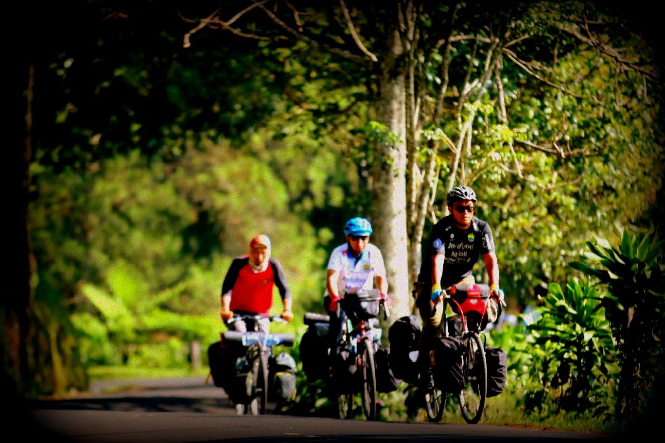 Bersepeda Adventure Susur Pegunungan dan Pantai (foto Syahril Ahmad Siddik) 