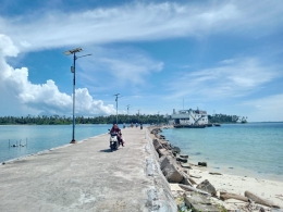 Menikmati liburan keluarga berbaur dengan warga di Pulau Banyak (Dok. Pribadi)
