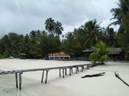 Hamparan pasir putih di dermaga Pulau Palambak (Dok. Pribadi)