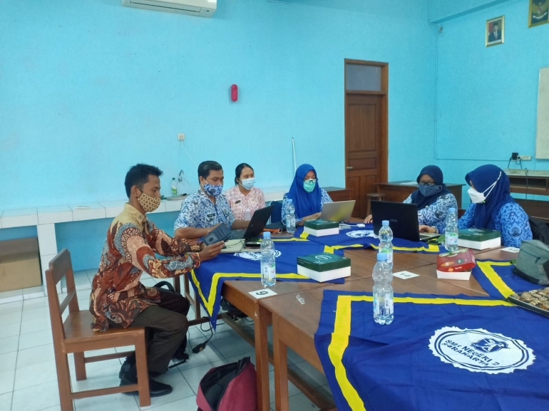 Tim 7 (kelompok 1) sedang diskusi 5 Peran GP/dokpri