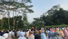 Sholat Ied Berjamaan di Lapangan Nusalaksana. dokpri
