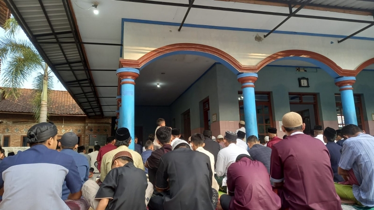 Semarak Hari Raya, warga Tanjungsari padati Masjid Baitul Makmur untuk tunaikan sholat Idul Fitri (dokumen pribadi) 