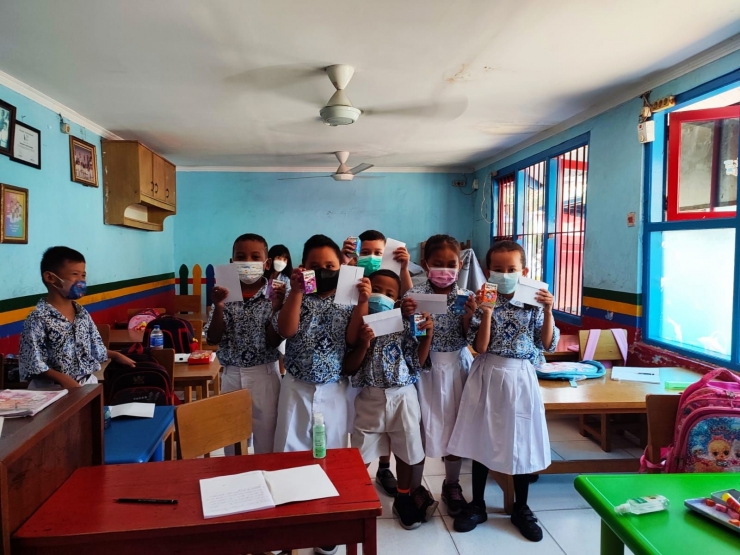 Kebahagiaan siswa Sekolah Anak Kolong Penjaringan - dok Hermina