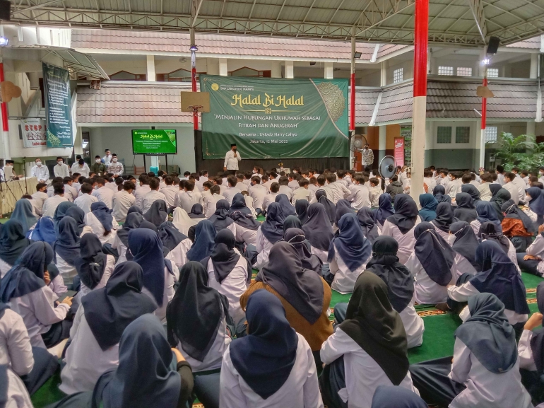 Acara halal bihalal SMP Labschool Jakarta