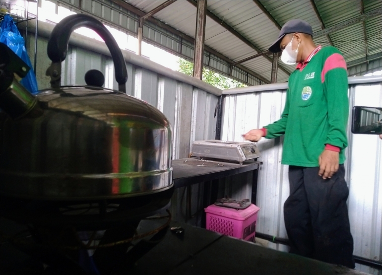 Pemanfaatan limbah sampah di TPA Banjarsari Bojonegoro menghasilkan gas metana untuk kebutuhan rumah tangga pengganti LPG. Sumber: Dok. pribadi