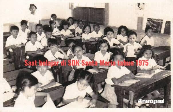 Image: Mencari ilmu sejak kecil dari tiang ayunan hingga liang lahat (by Merza Gamal)