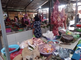 Pedagang daging sapi dan daging ayam di Pasar Damar (Dokpri)
