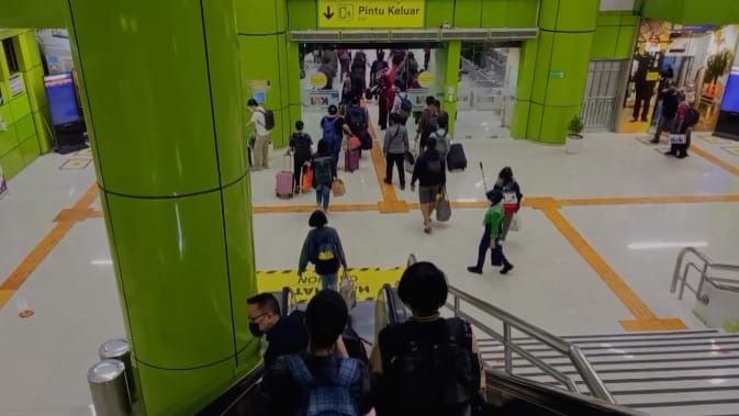 Gambar 2. Suasana Arus Mudik Lebaran di Stasiun Gambir, Jakarta