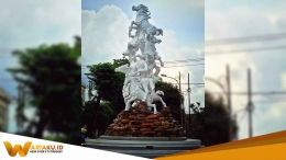 Patung kuda yang menjadi icon bumi ronggolawe Tuban . Gambar : wartaku.com