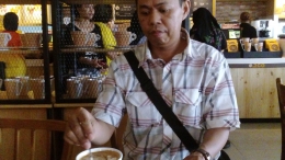 Gambar ngopi dicafe (Dokumen pribadi)