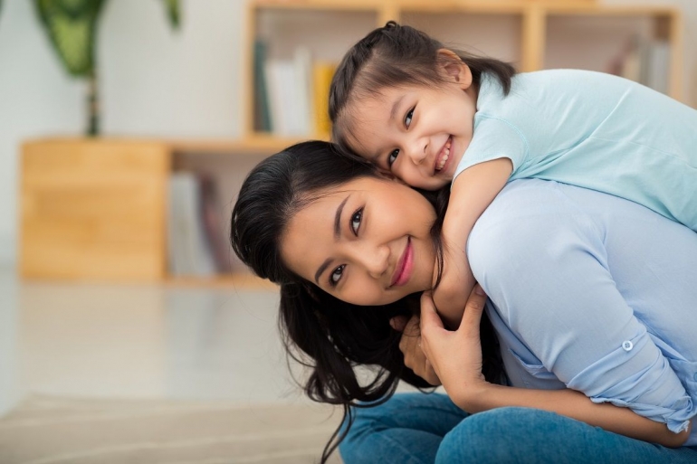 Ilustrasi orang tua yang memanjakan anak. Foto by shutterstock