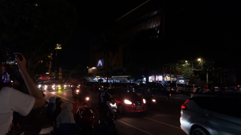  Kondisi Lalu lintas di Simpang Lima, Semarang.
