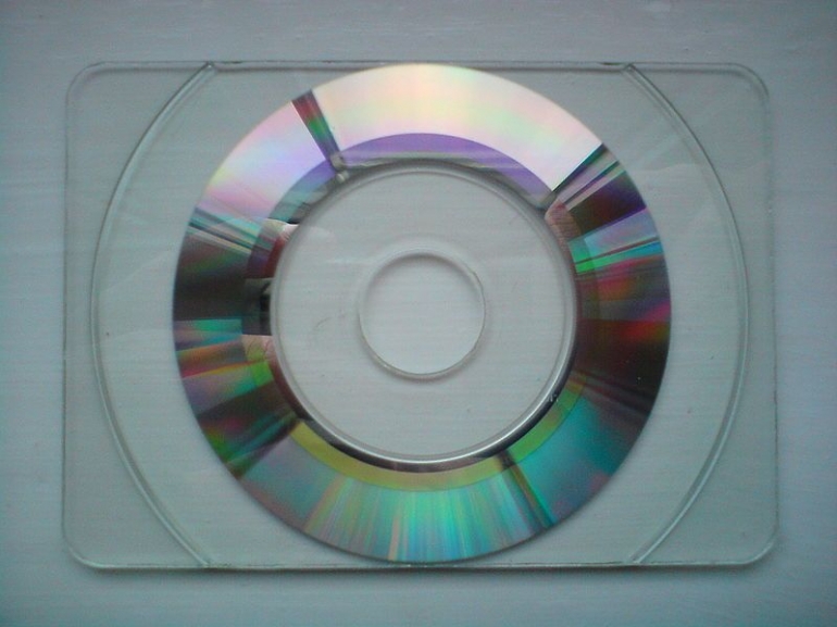 Humor mengapa compact disc disebut CD - Szam303 domain publik