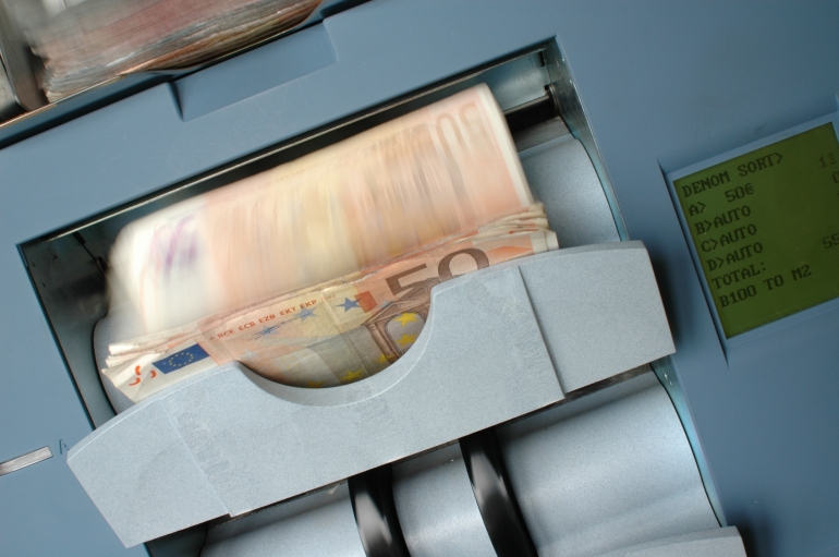Money counter (Sumber: Pexels/pixabay)