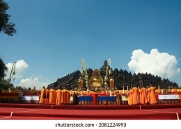 Perayaan Hari Raya Waisak di Candi Borobudur, shutterstock.com