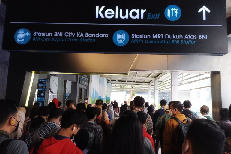 Situasi di Stasiun Sudirman, Kamis, 19 Mei 2022 pagi (foto by widikurniawan)