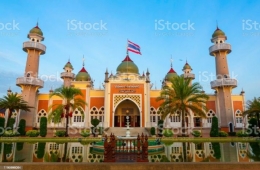 Mesjid Pusat Pattani (sumber: istockphoto.com)