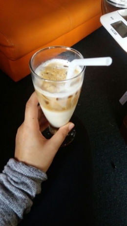 Image: Cold brew coffe dengan paduan susu UHT yang nikmat (photo by Merza Gamal)