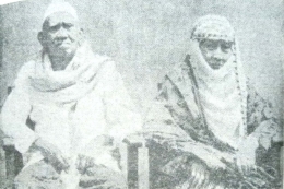 Foto Terakhir K.H Abdurrahman dan Istrinya; Nyai Hj. Sofijah tahun 1965 (direproduksi dari Riwayat Hidup K.H Abdurrahman)
