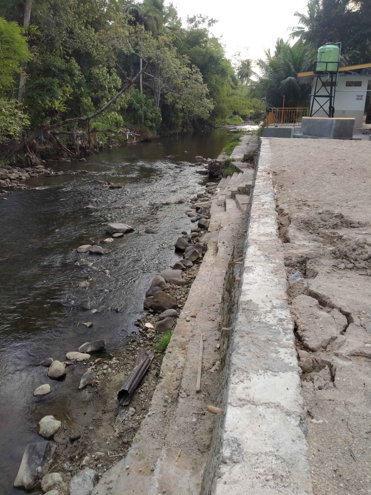 Salah satu sungai di Padang Pariaman yang dihulunya di jadikan sumber air PDAM. (foto dok damanhuri)