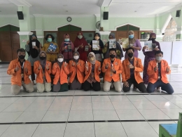 KKN Alternatif Ramadan 81 Unit II.A.I Universitas Ahmad Dahlan (UAD) beserta warga Tegalsari Bantul (Foto: Istimewa)