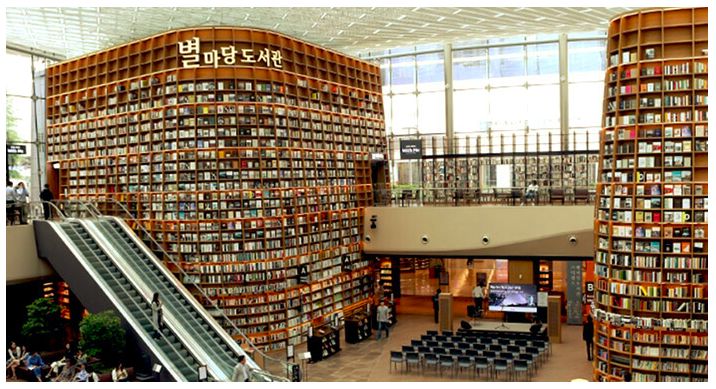 Perpustakaan Starfield di Mall COEX Korea - foto : mallCOEX (visitkorea.or.id)