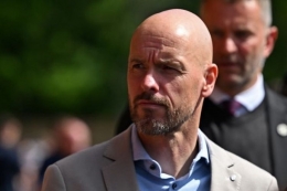 Erik ten Hag saat hendak menonton pertandingan Crystal Palace vs Man United pada pekan ke-38 Liga Inggris 2021-2022 di Selhurst Park, Minggu (22/5/2022). (Foto: JUSTIN TALLIS via kompas.com)