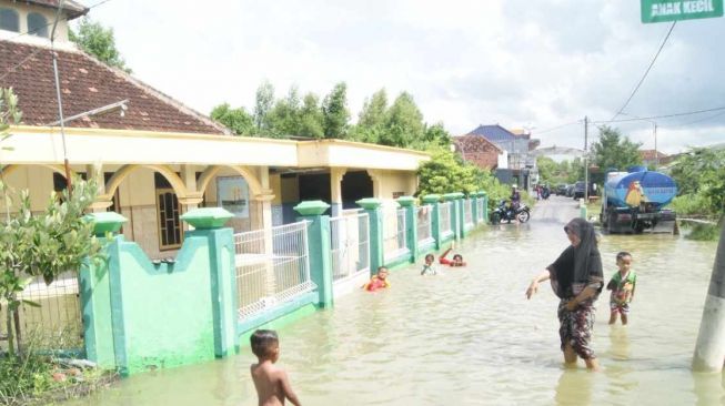 Banjir rob di wilayah Gresik, Jawa Timur. Dok : Beritajatim.com