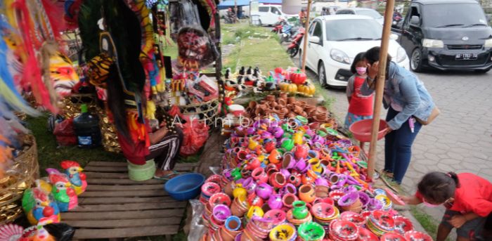 Suasana jual beli celengan di Pasar Rakyat | Dokumentasi pribadi