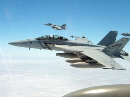 Jet tempur F/A-18 Super Hornet milik US NAVY. Sumber foto: wikimedia.org/ John Ivancic -US NAVY